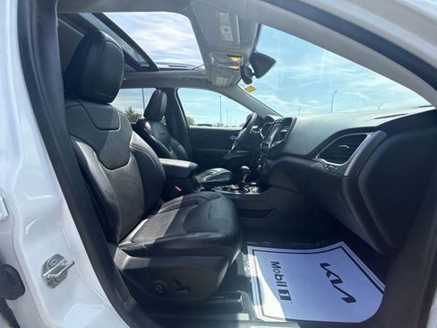 Used 2019 Jeep Cherokee Limited AWD/4WD image 26