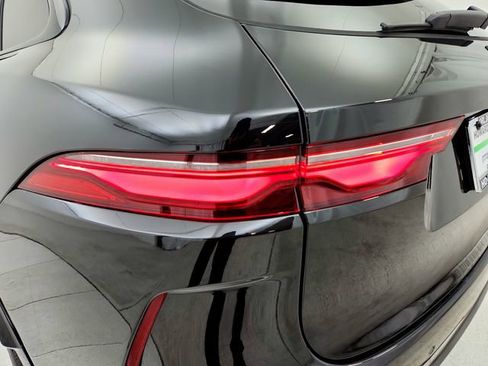 Certified 2025 Jaguar F-PACE SVR image 32