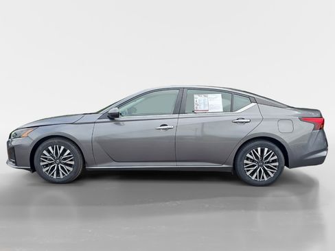 Used 2023 Nissan Altima 2.5 SV image 2