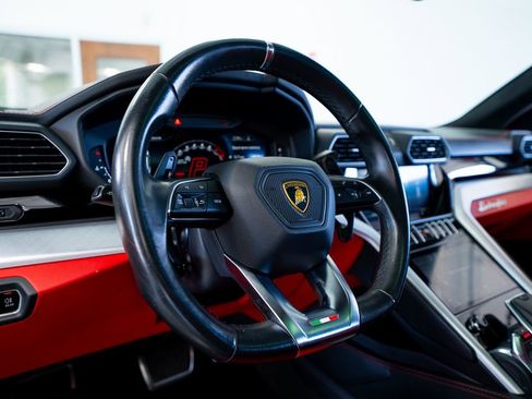 Used 2022 Lamborghini Urus AWD/4WD image 33