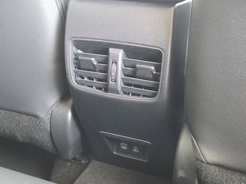 Used 2022 Toyota Corolla Cross XLE image 31