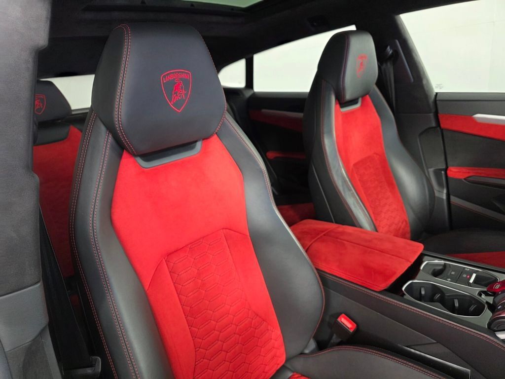 Used 2019 Lamborghini Urus AWD/4WD image 28