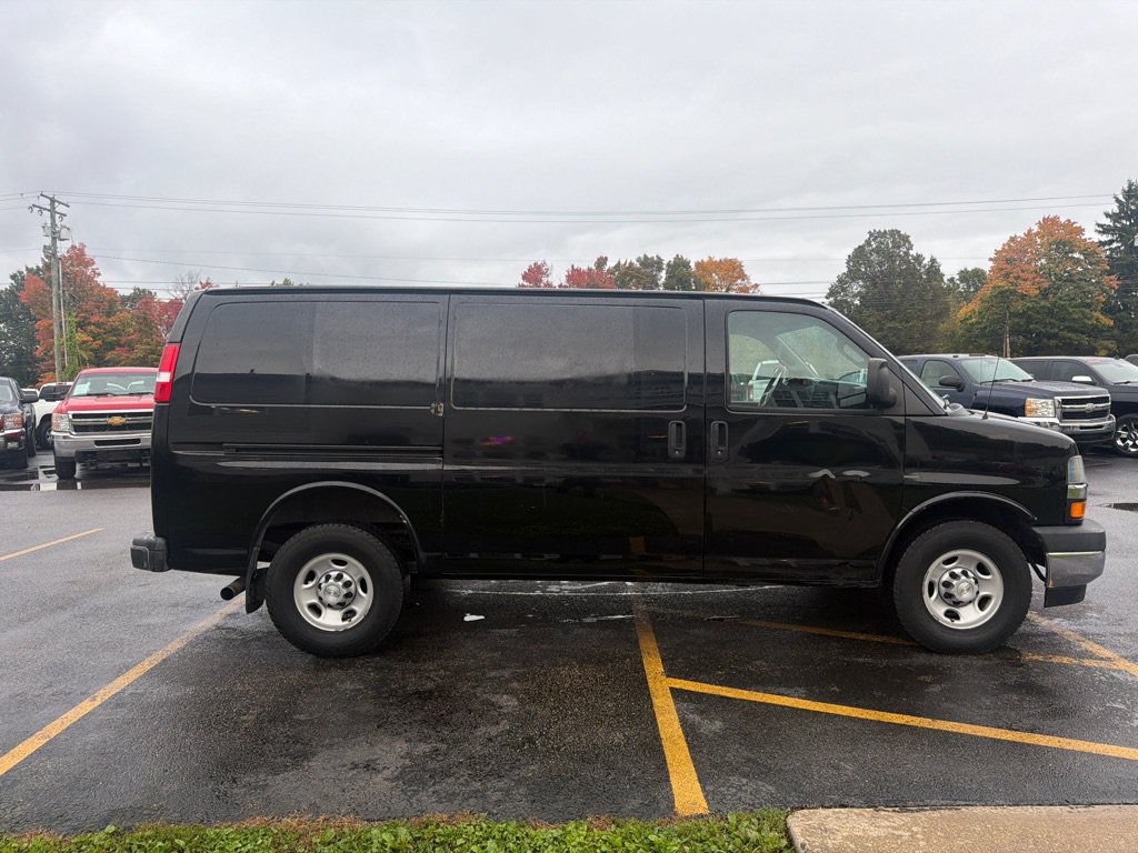 Used 2018 Chevrolet Express 2500 w/ Driver Convenience Package RWD image 5