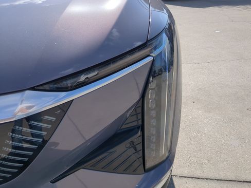 New 2026 Cadillac Optiq Luxury 2 image 9