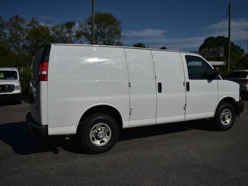 Used 2021 Chevrolet Express 2500 RWD image 3