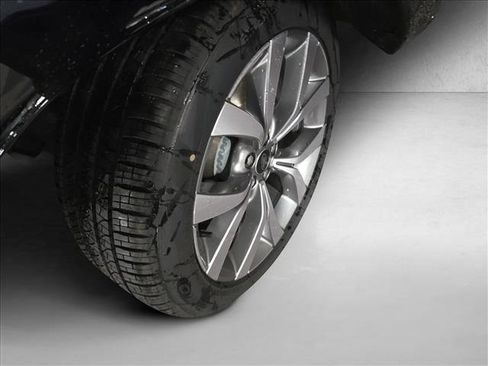 New 2026 Land Rover Discovery Sport Landmark AWD/4WD image 30