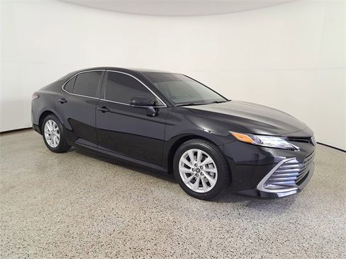 Used 2024 Toyota Camry LE image 4