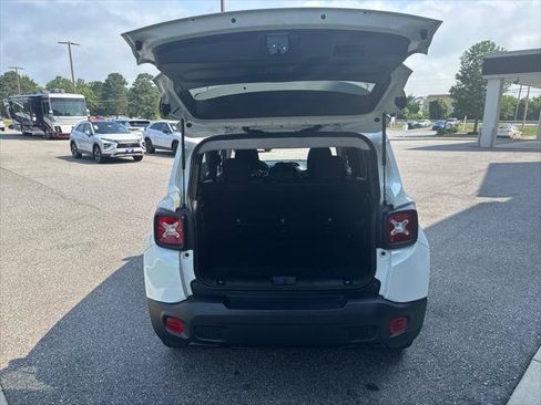 Used 2020 Jeep Renegade Latitude w/ Cold Weather Group AWD/4WD image 27