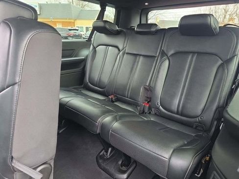 Used 2024 Jeep Wagoneer L Series II w/ Flexible Seating Group AWD/4WD image 8