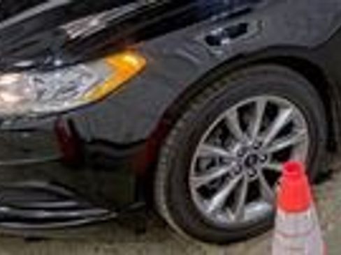 Used 2017 Ford Fusion SE image 8