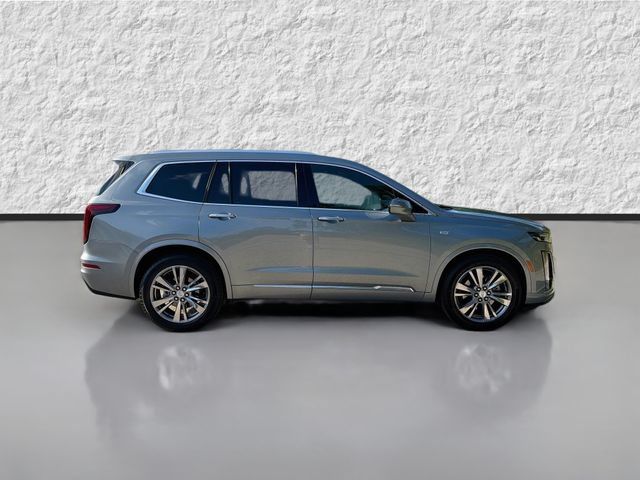 Used 2024 Cadillac XT6 Premium Luxury FWD image 2