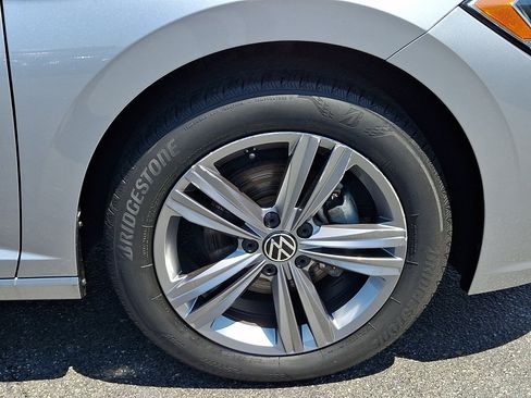 Certified 2023 Volkswagen Jetta SE w/ Panoramic Sunroof Package FWD image 8