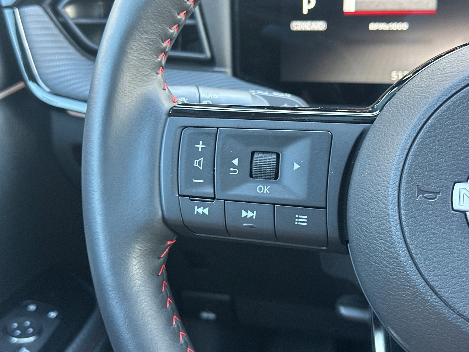 Used 2025 Nissan Kicks SR w/ SR Premium Package AWD/4WD image 26