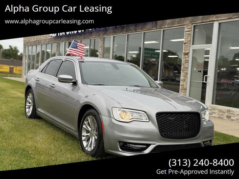 Used 2017 Chrysler 300 Limited RWD image 1