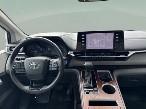 Used 2023 Toyota Sienna LE FWD image 24
