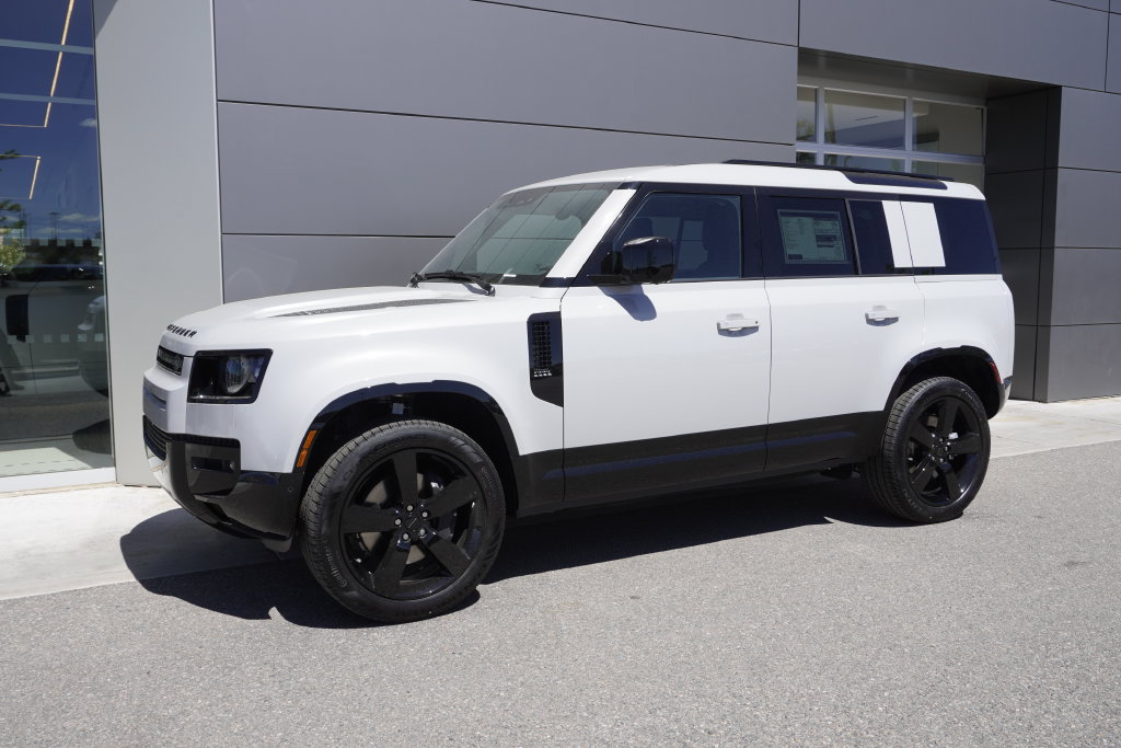 New 2026 Land Rover Defender 110 X-Dynamic SE AWD/4WD image 3