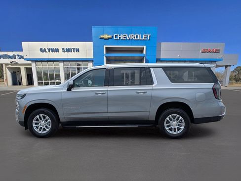 New 2026 Chevrolet Suburban LT w/ Comfort Package RWD image 13