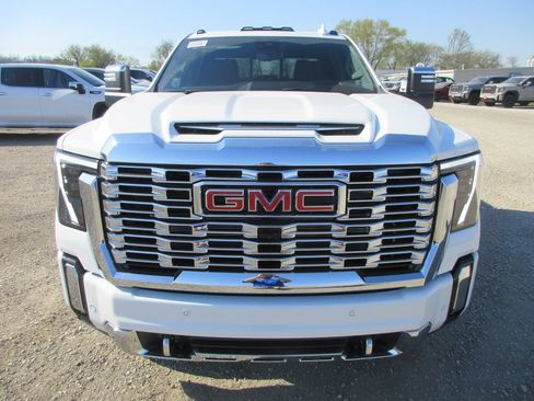 New 2026 GMC Sierra 3500 Denali w/ Denali Reserve Package AWD/4WD image 11