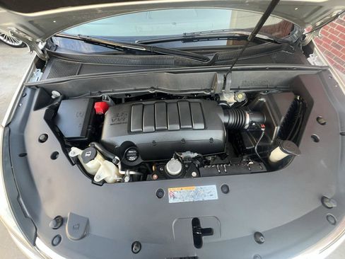 Used 2017 Chevrolet Traverse LT FWD image 35