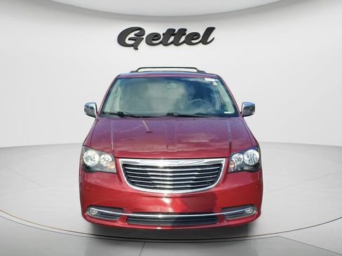 Used 2014 Chrysler Town & Country Touring-L FWD image 2