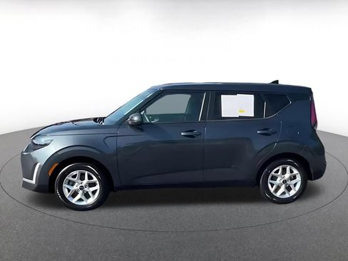 Used 2025 Kia Soul LX w/ LX Technology Package FWD image 4