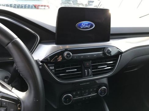 Used 2022 Ford Escape Titanium image 6