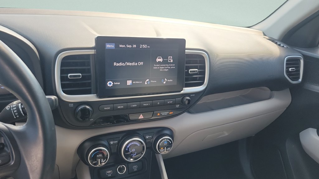 Certified 2023 Hyundai Venue SEL FWD image 15