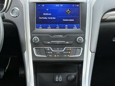 Used 2020 Ford Fusion SE FWD image 19