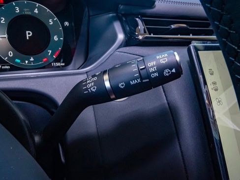 New 2026 Land Rover Range Rover Velar Dynamic SE image 14