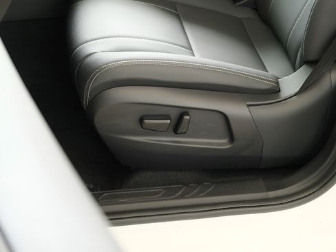New 2025 VinFast VF 8 Eco AWD/4WD image 14