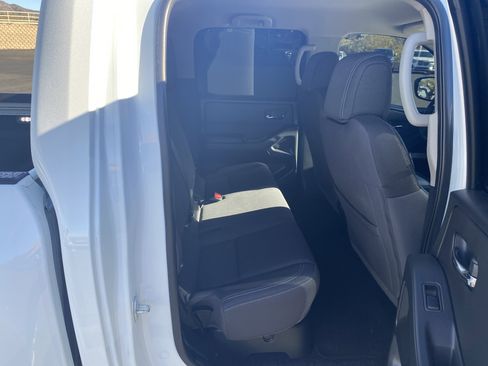 Used 2023 Nissan Frontier SV w/ SV Convenience Package image 21