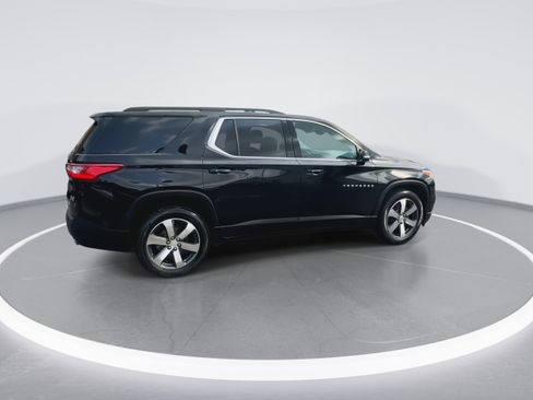 Used 2021 Chevrolet Traverse LT w/ LT Premium Package image 9