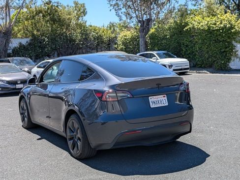 Used 2024 Tesla Model Y Long Range AWD/4WD image 7