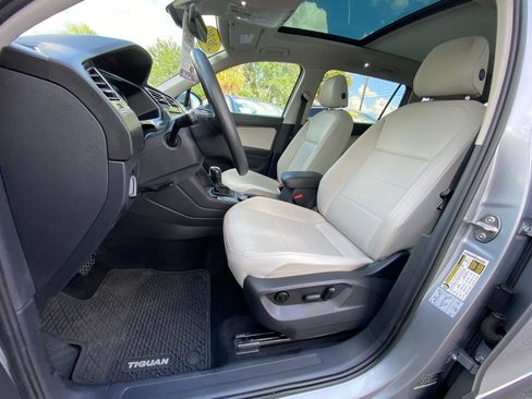 Used 2020 Volkswagen Tiguan SEL image 29