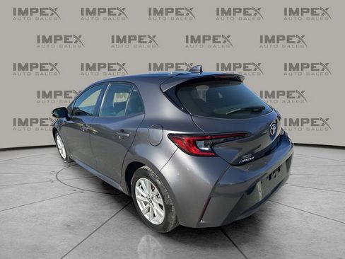 Used 2025 Toyota Corolla SE image 3