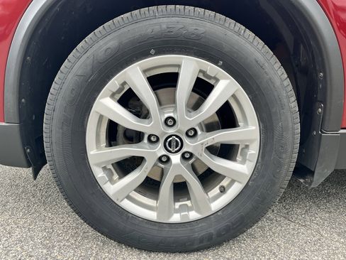 Used 2019 Nissan Rogue SV AWD/4WD image 12