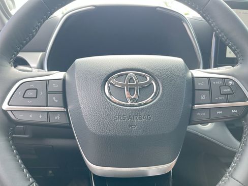 Used 2026 Toyota Highlander Platinum AWD/4WD image 7