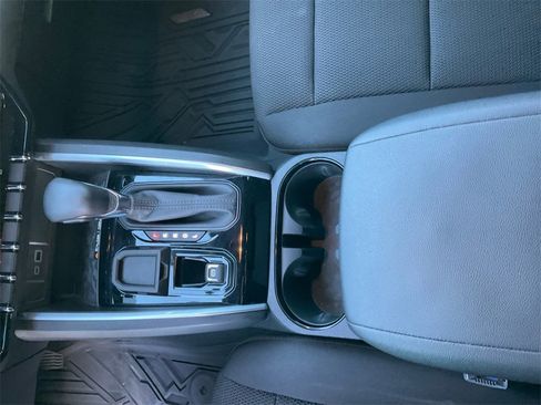 Used 2024 Chevrolet Colorado LT w/ LT Convenience Package II image 11