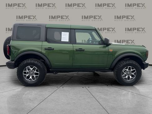 Used 2025 Ford Bronco Badlands image 6