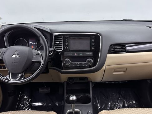 Used 2016 Mitsubishi Outlander SE image 23