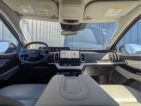 Used 2025 Ford Expedition Active AWD/4WD image 25