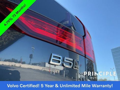 Certified 2025 Volvo V60 B5 Cross Country Plus image 13