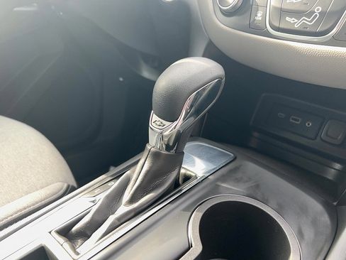 Used 2023 Chevrolet Equinox LT FWD image 22