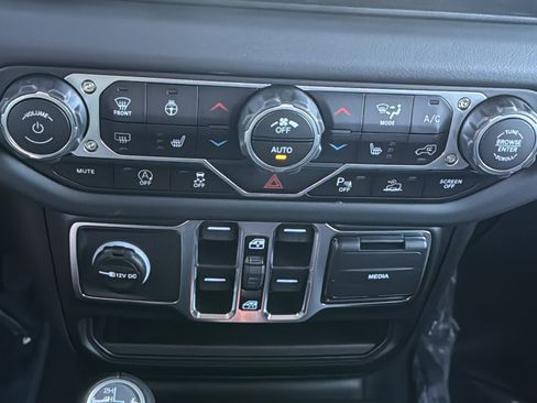 New 2025 Jeep Gladiator Sport image 29