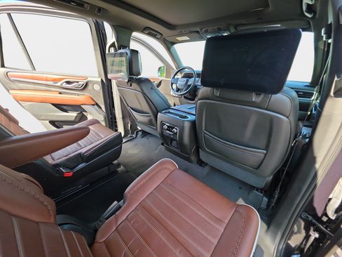 Used 2023 GMC Yukon Denali Ultimate AWD/4WD image 11