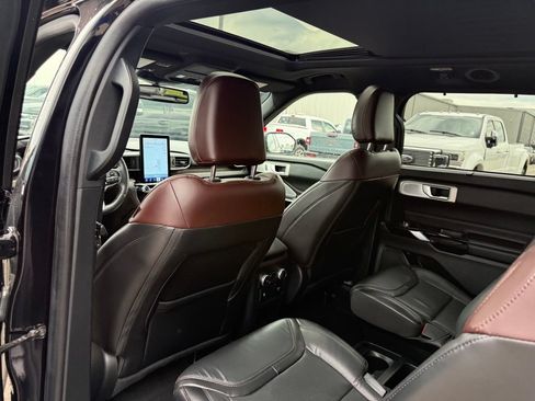 Used 2021 Ford Explorer Platinum w/ Equipment Group 601A AWD/4WD image 8