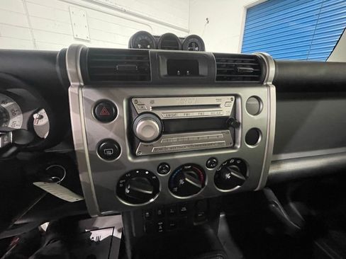 Used 2010 Toyota FJ Cruiser 4WD image 25