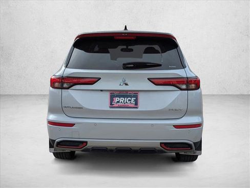 Used 2023 Mitsubishi Outlander SE image 6