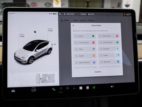 Used 2022 Tesla Model Y Long Range AWD/4WD image 27
