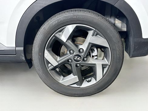 Used 2025 Hyundai Venue SEL image 11